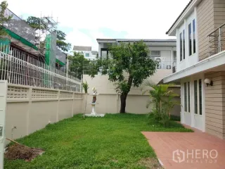 出租 3 卧室 独立屋 在 Watthana, 曼谷