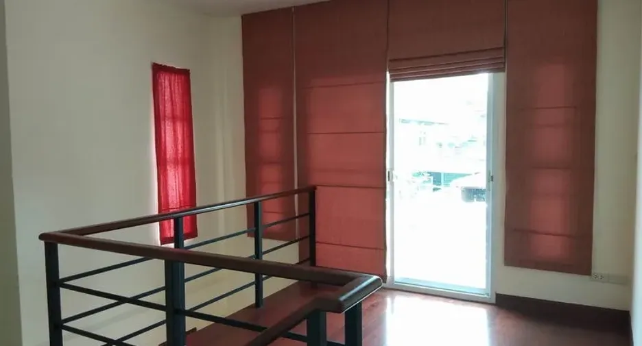 For rent 3 bedrooms house in Watthana, Bangkok