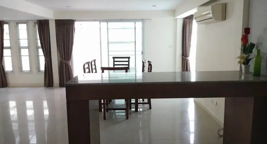 For rent 3 bedrooms house in Watthana, Bangkok