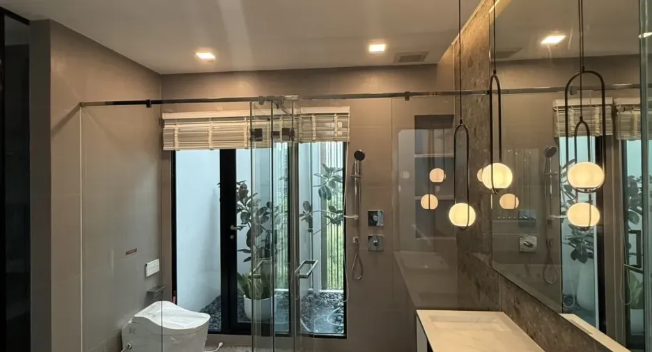 Haus zur Miete mit 5 Zimmer in Saphan Sung, Bangkok