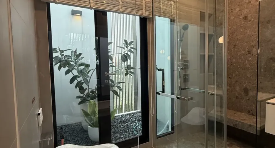 Haus zur Miete mit 5 Zimmer in Saphan Sung, Bangkok