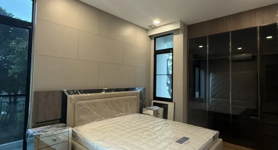 Haus zur Miete mit 5 Zimmer in Saphan Sung, Bangkok