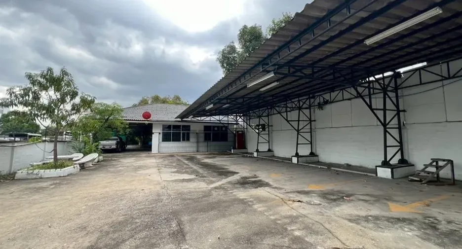 For rent 8 bedrooms retail Space in Phra Khanong, Bangkok