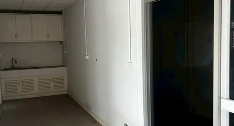 For rent 8 bedrooms retail Space in Phra Khanong, Bangkok