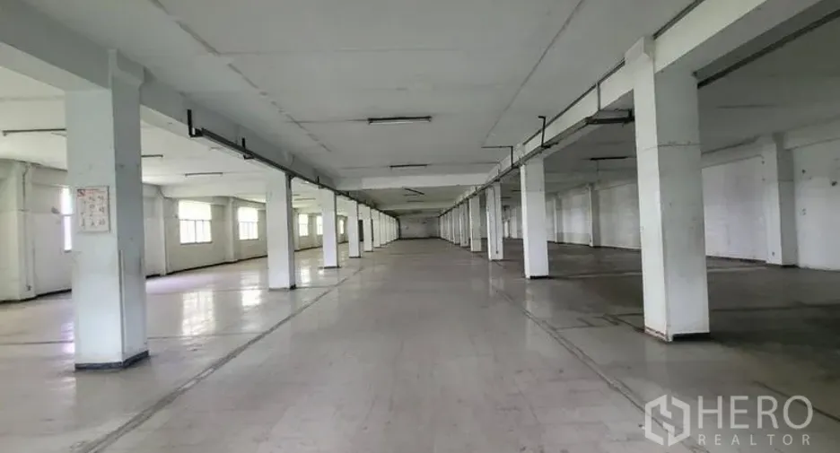 For rent warehouse in Mueang Samut Prakan, Samut Prakan
