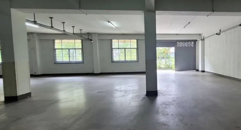 For rent warehouse in Mueang Samut Prakan, Samut Prakan