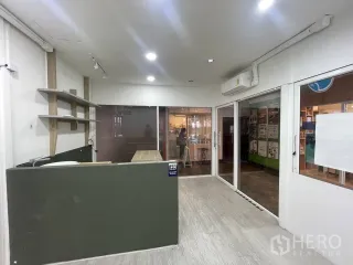 出租 商业空间 在 Watthana, 曼谷