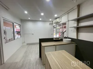 出租 商业空间 在 Watthana, 曼谷