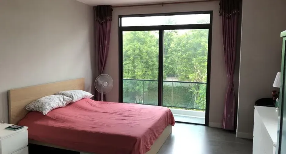出租 3 卧室 独立屋 在 Saphan Sung, 曼谷