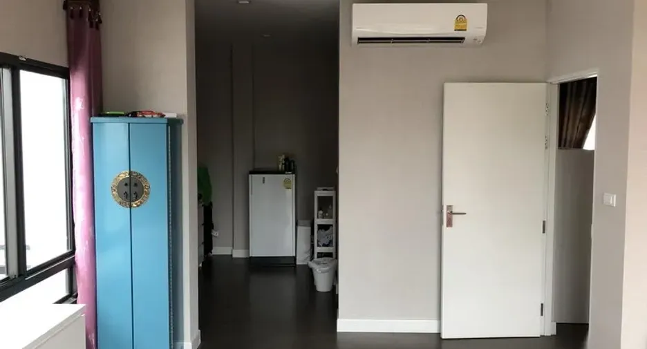 出租 3 卧室 独立屋 在 Saphan Sung, 曼谷