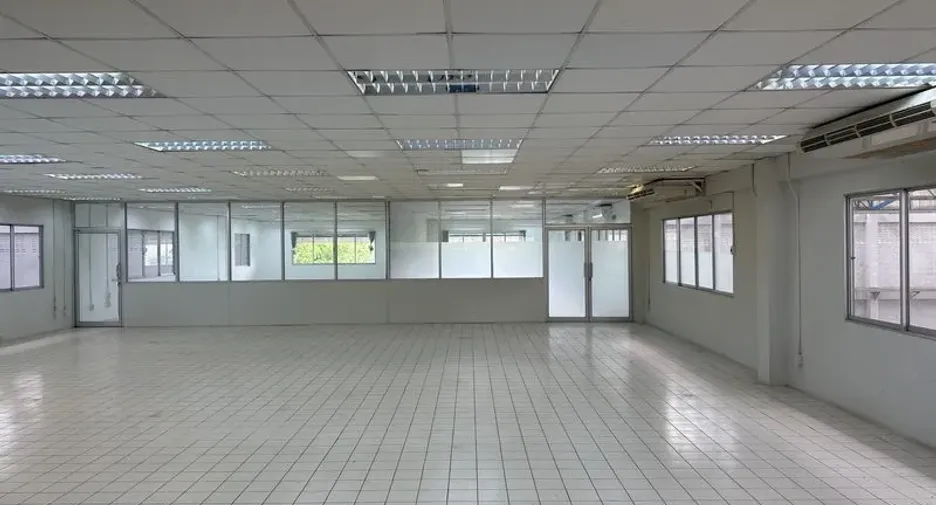 For rent warehouse in Sai Noi, Nonthaburi