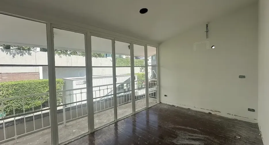 For rent 7 bedrooms office in Pathum Wan, Bangkok