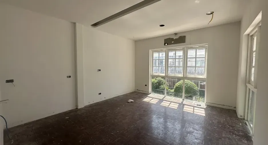 For rent 7 bedrooms office in Pathum Wan, Bangkok