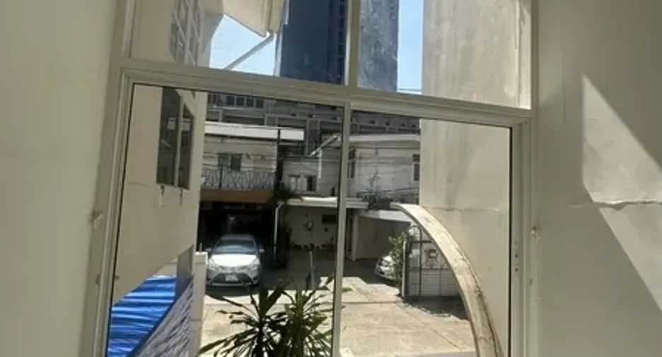 For rent 7 bedrooms office in Pathum Wan, Bangkok