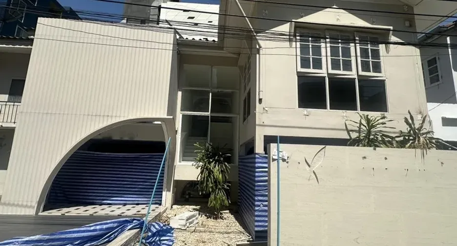 For rent 7 bedrooms office in Pathum Wan, Bangkok