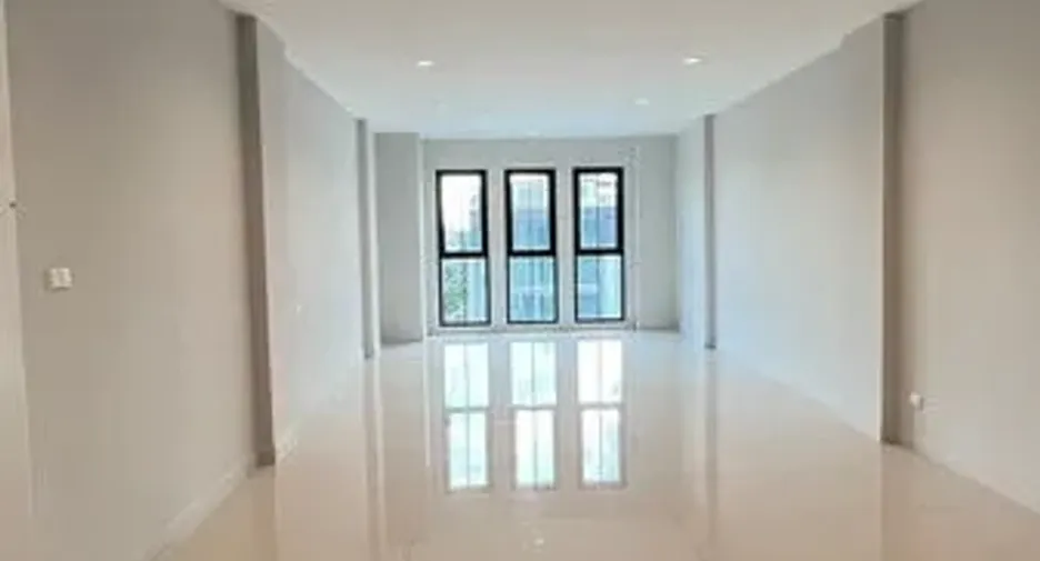 For rent 4 bedrooms retail Space in Suan Luang, Bangkok