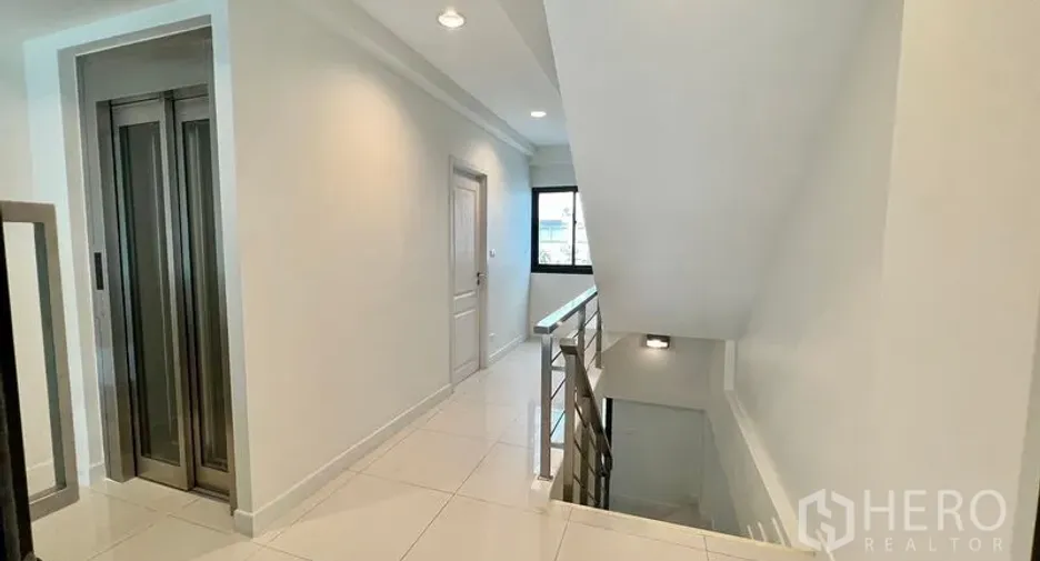 For rent 4 bedrooms retail Space in Suan Luang, Bangkok