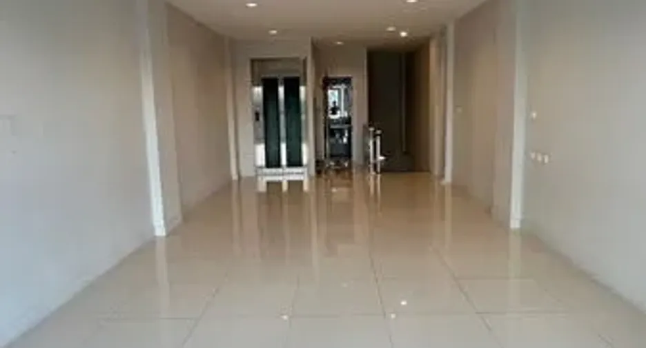 For rent 4 bedrooms retail Space in Suan Luang, Bangkok