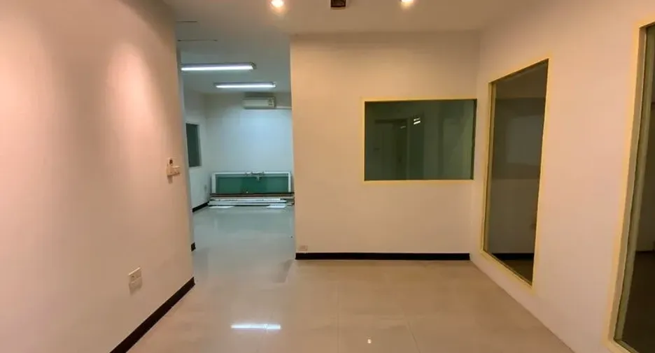 Oficina en alquiler en Watthana, Bangkok