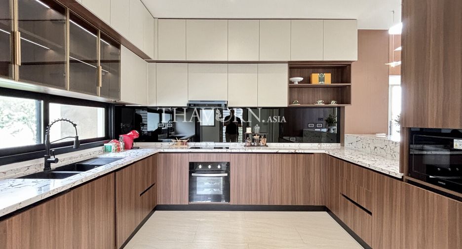 For sale 5 bedrooms house in Bang Lamung, Chonburi