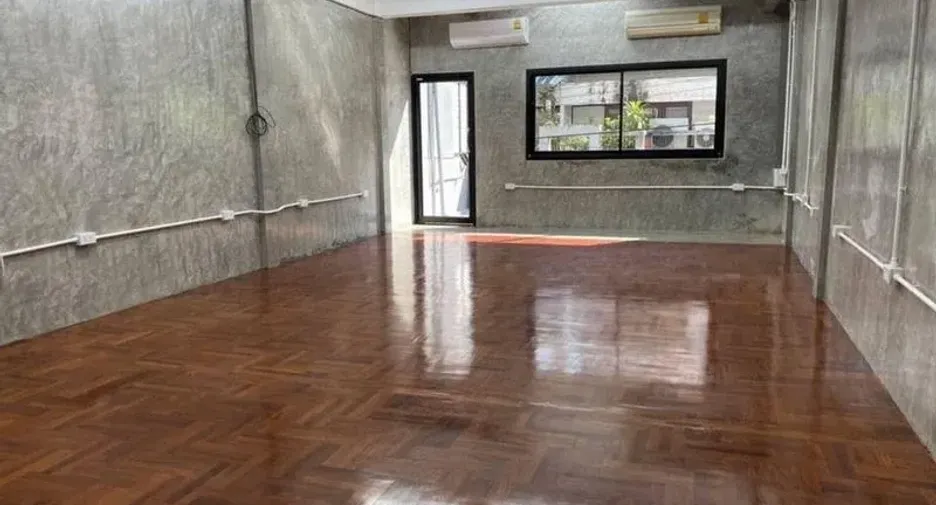 For rent 3 bedrooms office in Sathon, Bangkok
