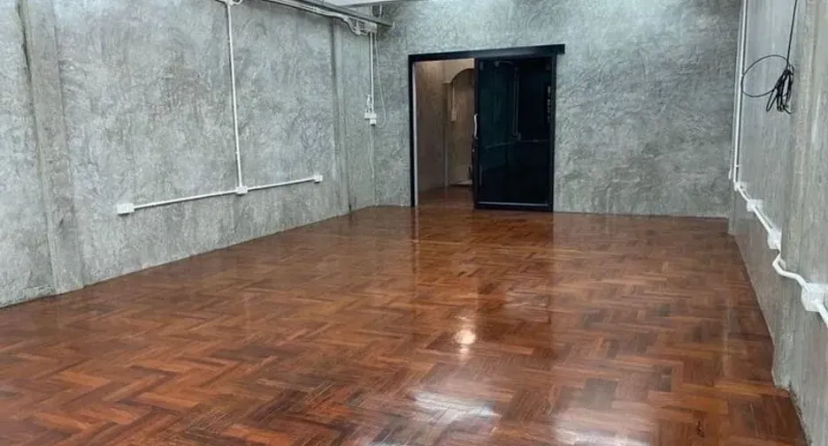 For rent 3 bedrooms office in Sathon, Bangkok