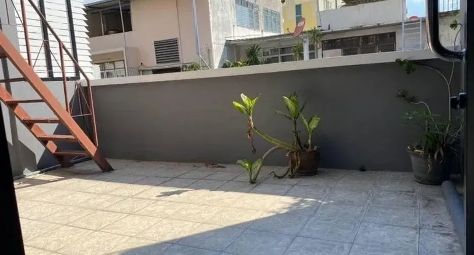 For rent 3 bedrooms office in Sathon, Bangkok