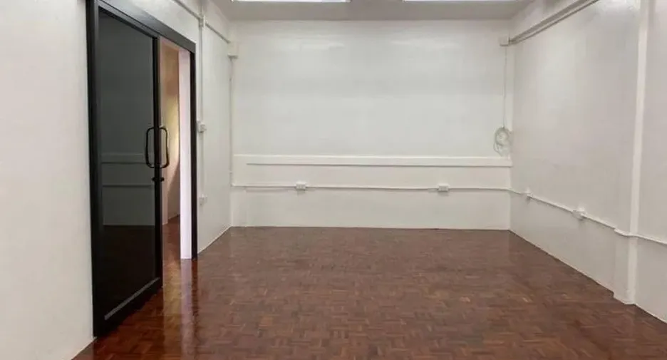For rent 3 bedrooms office in Sathon, Bangkok