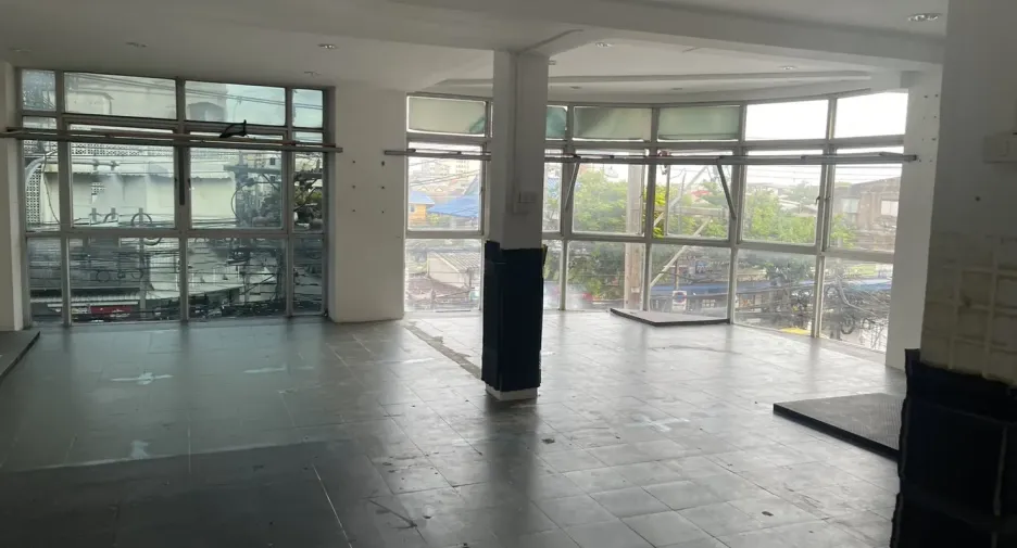 For rent retail Space in Suan Luang, Bangkok