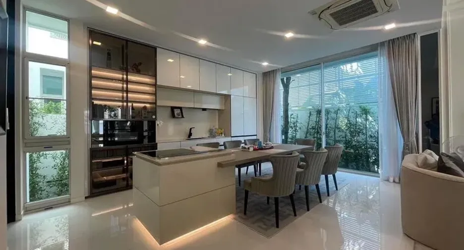 For rent 4 bedrooms house in Bueng Kum, Bangkok