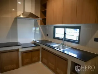 ให้เช่า 4 ห้องนอน บ้านเดี่ยว ใน บางกะปิ, กรุงเทพฯ