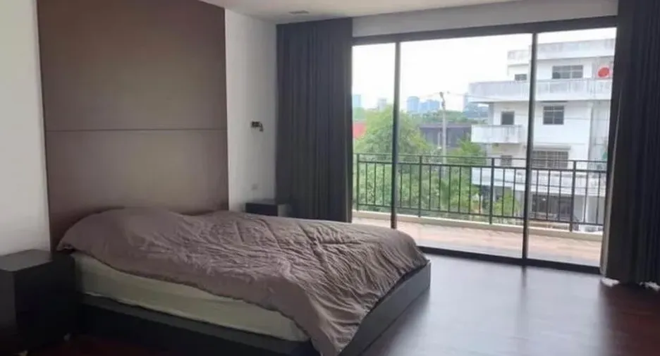 Casa adosada en alquiler de 4 habitaciones en Din Daeng, Bangkok