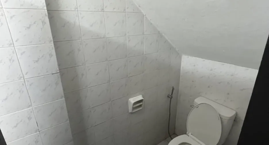 For rent retail Space in Huai Khwang, Bangkok