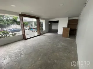 For rent retail Space in Suan Luang, Bangkok