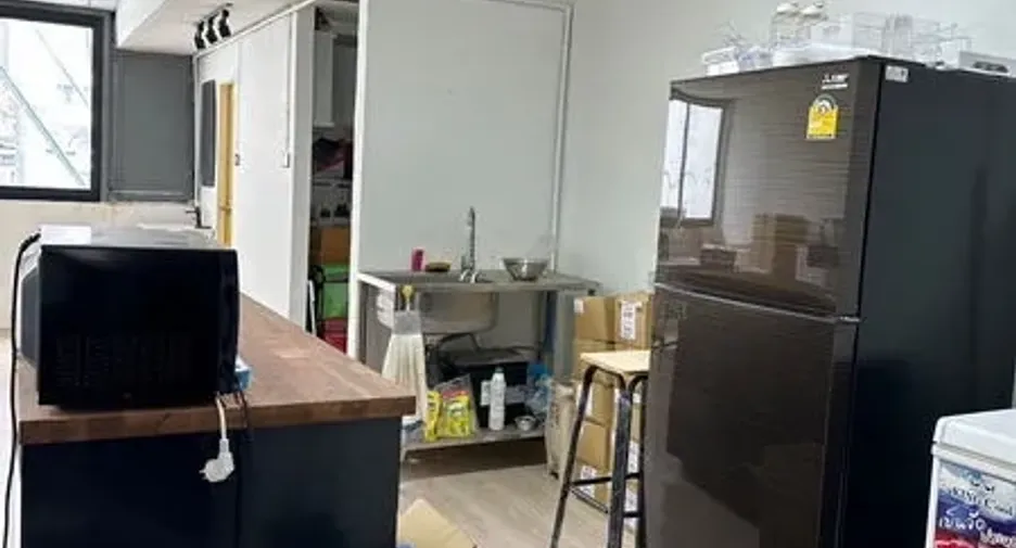 For rent retail Space in Watthana, Bangkok