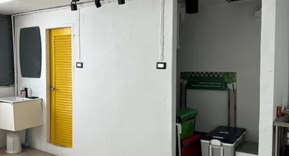 For rent retail Space in Watthana, Bangkok