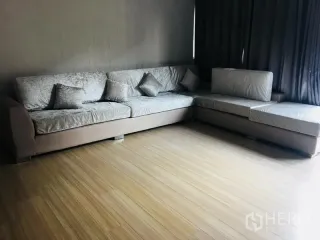 For rent 3 bedrooms townhouse in Yan Nawa, Bangkok