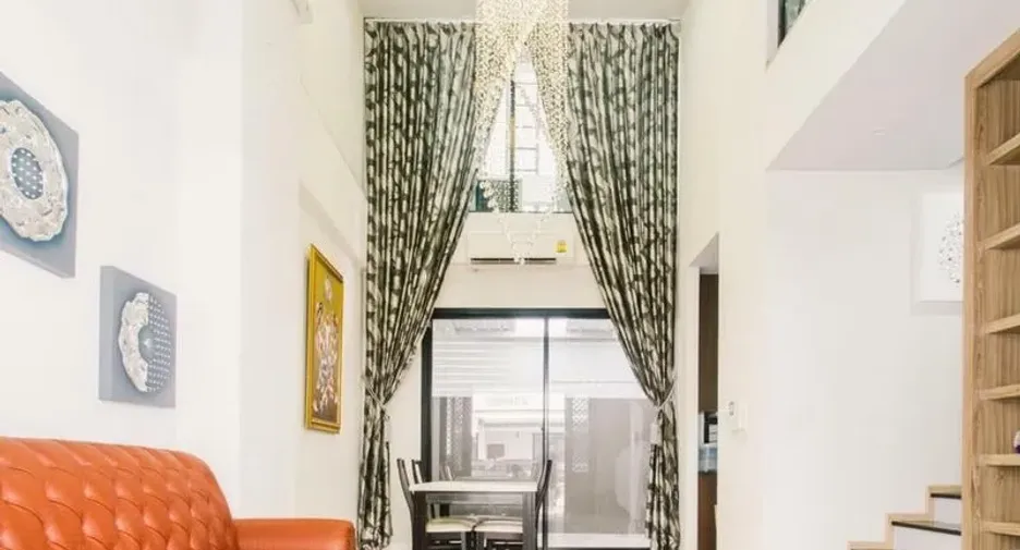 For rent 3 bedrooms townhouse in Yan Nawa, Bangkok