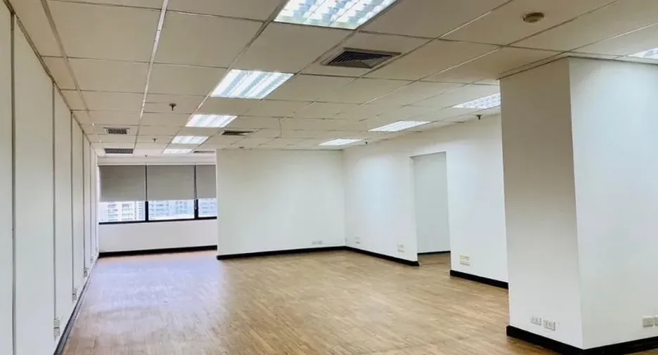 À louer et à vendre bureau à Watthana, Bangkok
