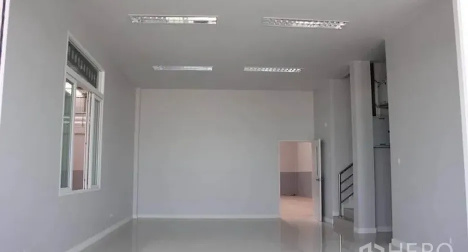Almacén en alquiler en Lam Luk Ka, Pathum Thani
