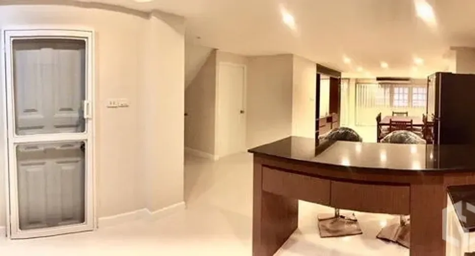 Reihenhaus zur Miete mit 3 Zimmer in Watthana, Bangkok