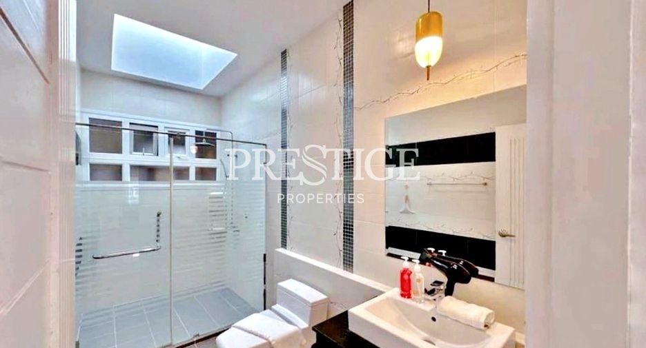 For rent and for sale 4 bedrooms house in Bang Lamung, Chonburi