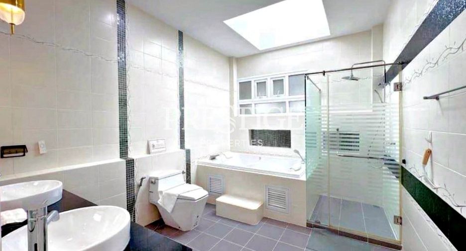 For rent and for sale 4 bedrooms house in Bang Lamung, Chonburi
