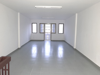 À vendre 20 chambres local commercial à Sattahip, Pattaya