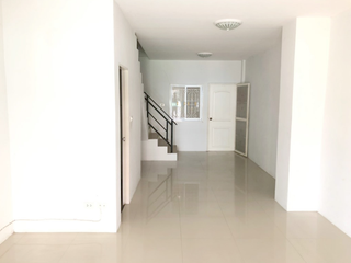 Продажа 1 кровать таунхаус в Mueang Chon Buri, Чонбури