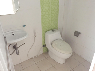 Reihenhaus zum Kauf mit 2 Zimmer in Si Racha, Chonburi