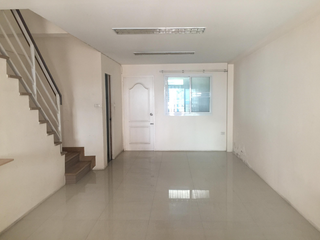 Reihenhaus zum Kauf mit 2 Zimmer in Si Racha, Chonburi