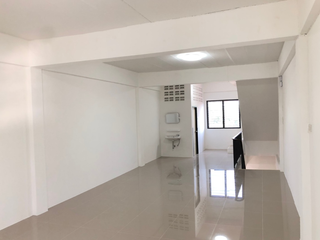 À vendre 20 chambres local commercial à Si Racha, Chonburi