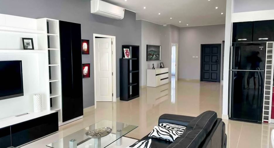Haus zum Kauf mit 4 Zimmer in Bang Lamung, Chonburi