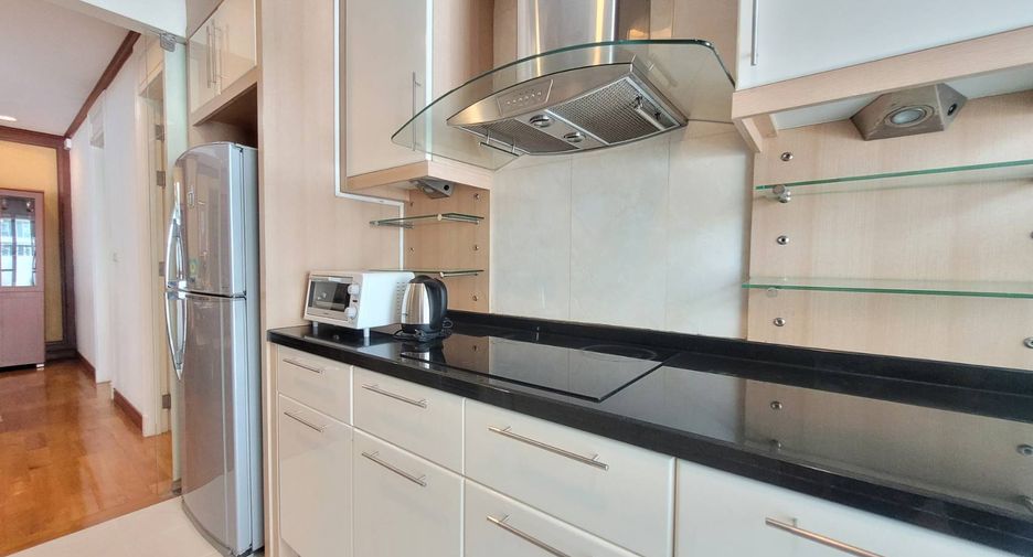 For rent 2 bedrooms condo in Khlong Toei, Bangkok